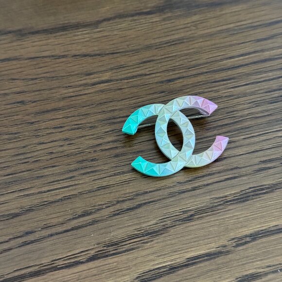 AUTHENTIC CHANEL CUBA Cruise Rainbow Brooch - Picture 3 of 5